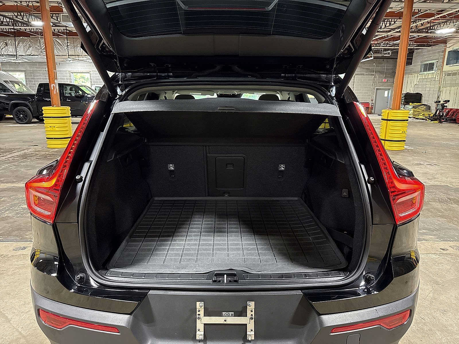 Used 2019 Volvo XC40 T4 Momentum FWD image 11