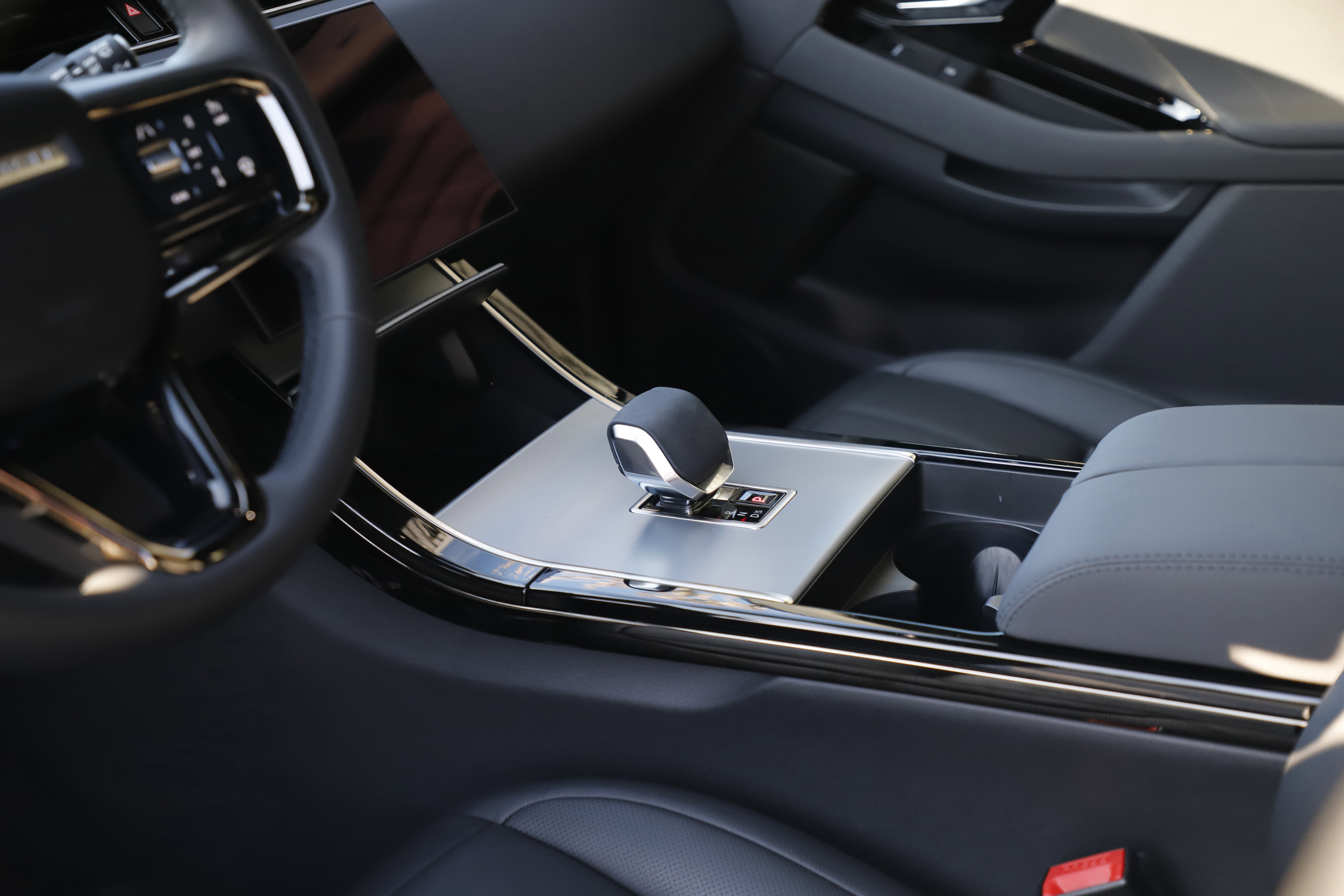 Certified 2025 Land Rover Range Rover Evoque S image 18