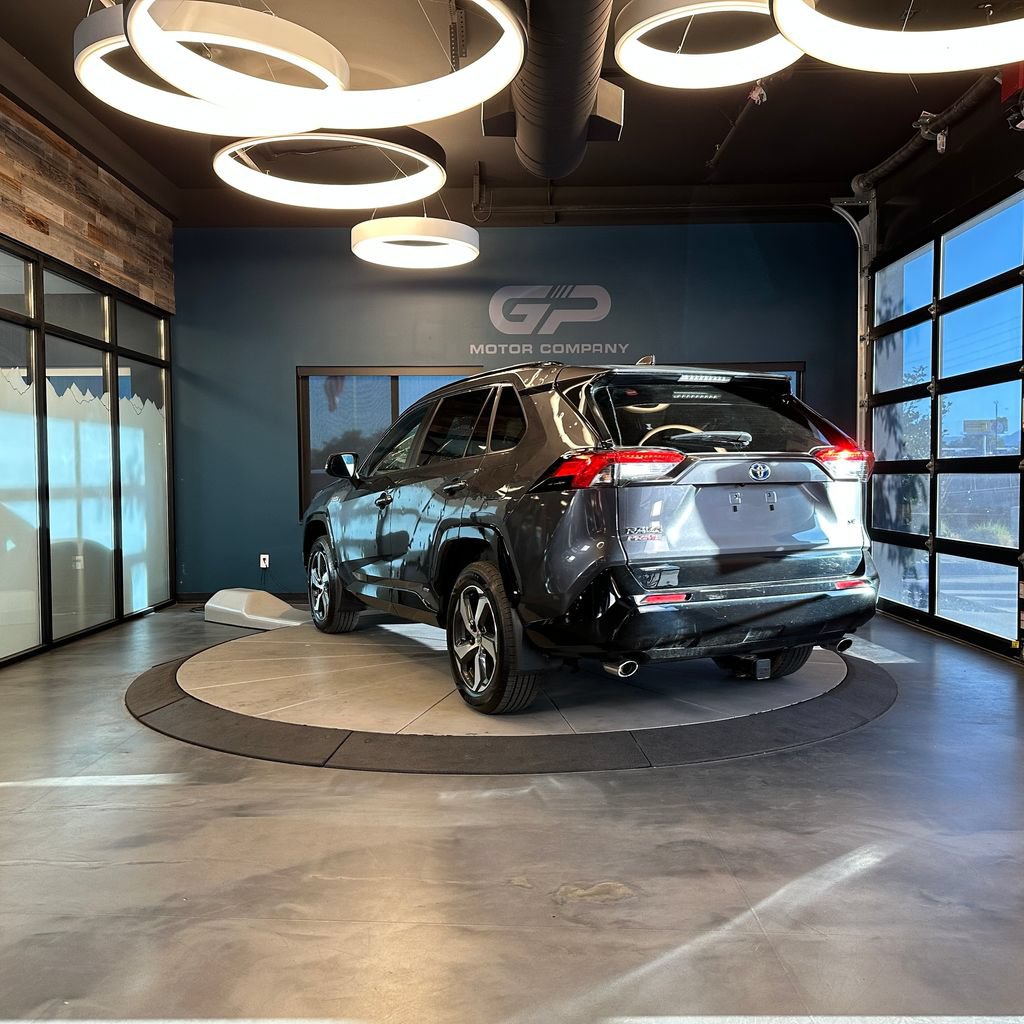 Used 2021 Toyota RAV4 SE w/ Weather & Moonroof Package AWD/4WD image 5