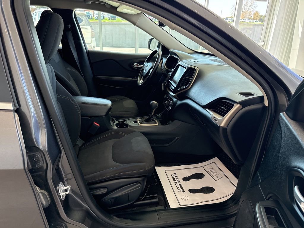 Used 2016 Jeep Cherokee Latitude w/ Safety/Convenience Group image 18