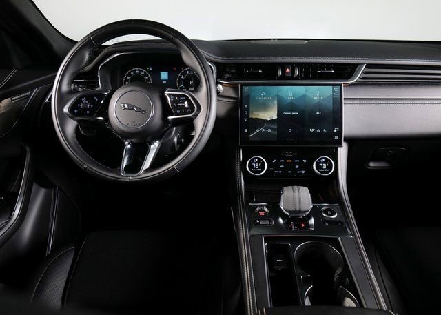 Used 2025 Jaguar F-PACE R-Dynamic S image 11