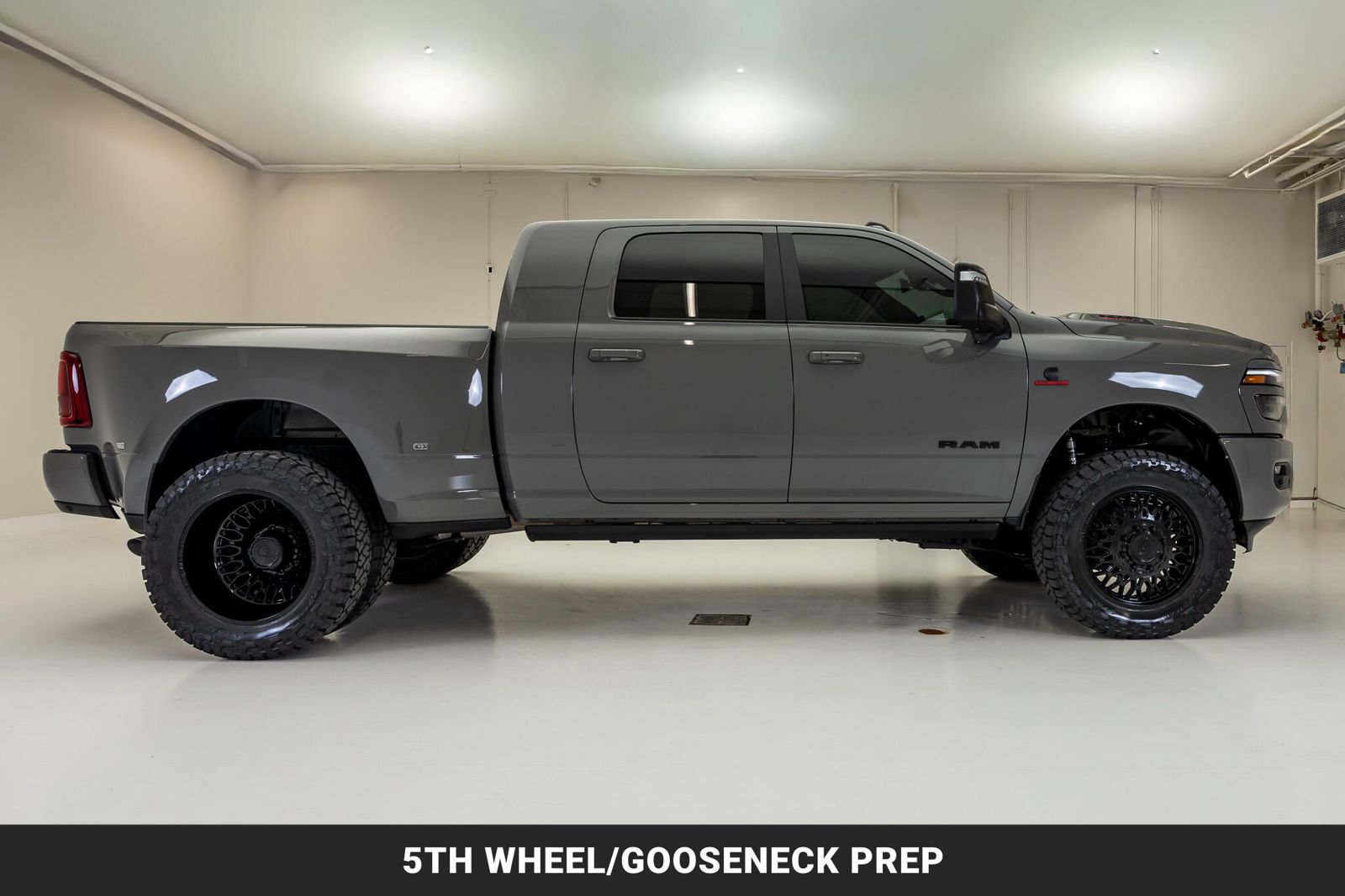 Used 2026 RAM 3500 Laramie AWD/4WD image 11