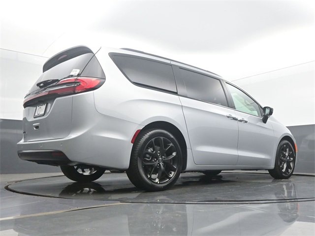 New 2026 Chrysler Pacifica Select image 51