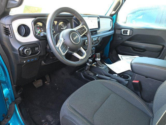 Used 2024 Jeep Wrangler Unlimited Sahara AWD/4WD image 13