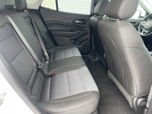 Used 2025 Chevrolet Trax LT w/ LT Convenience Package image 14