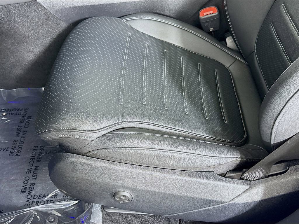 Used 2025 Mercedes-Benz GLC 300 4MATIC w/ AMG Line image 20