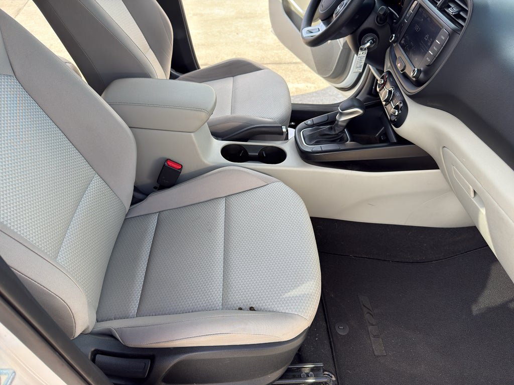 Used 2024 Kia Soul LX w/ Option Group 015 FWD image 24