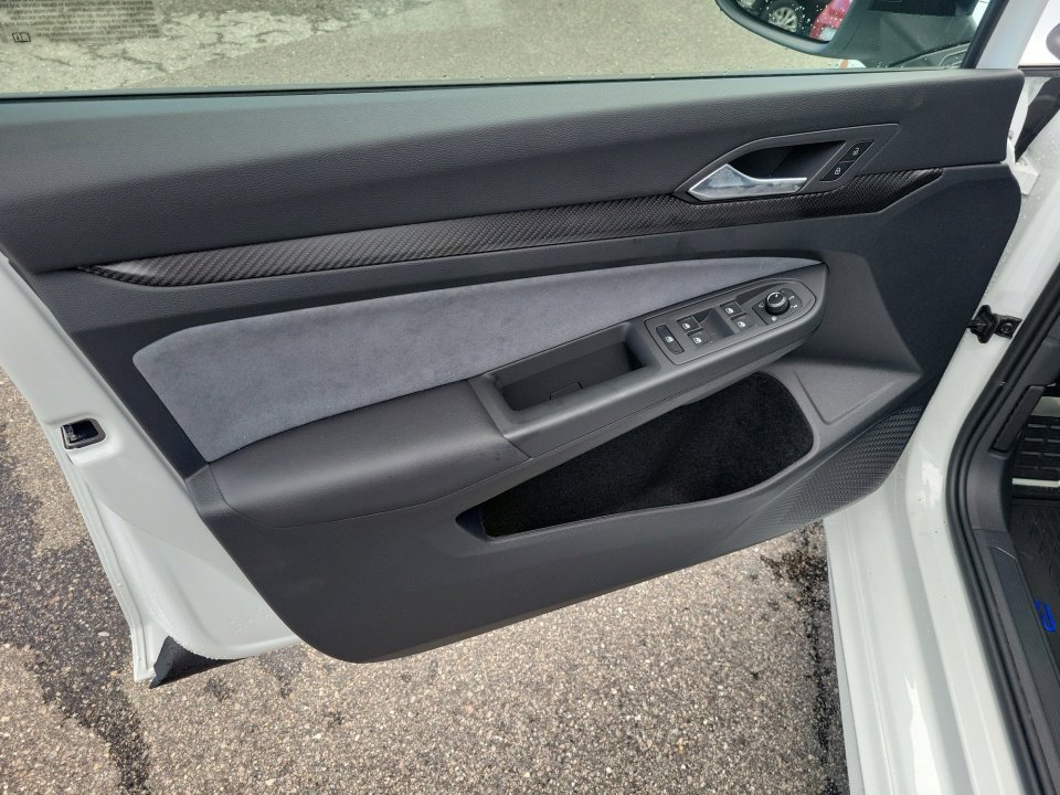 New 2025 Volkswagen Golf R Black Edition image 32