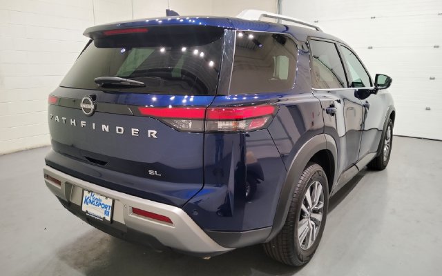 Used 2025 Nissan Pathfinder SL FWD image 10