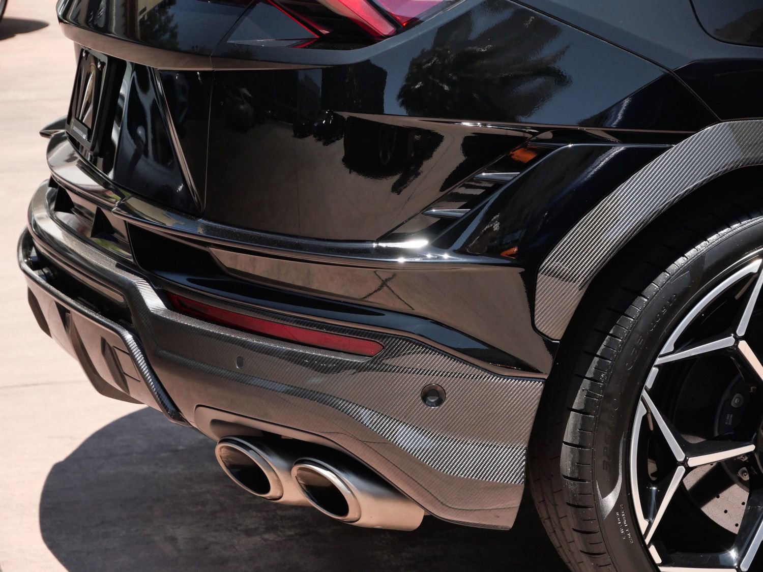 Used 2023 Lamborghini Urus Performante AWD/4WD image 12