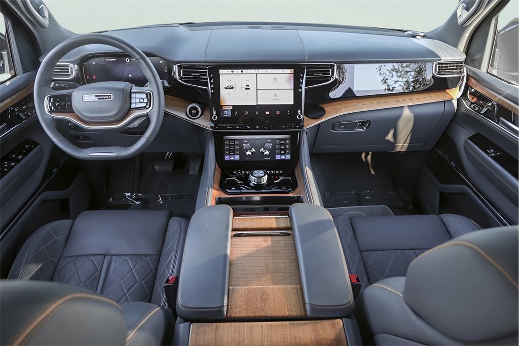 Used 2024 Jeep Grand Wagoneer Series III image 33