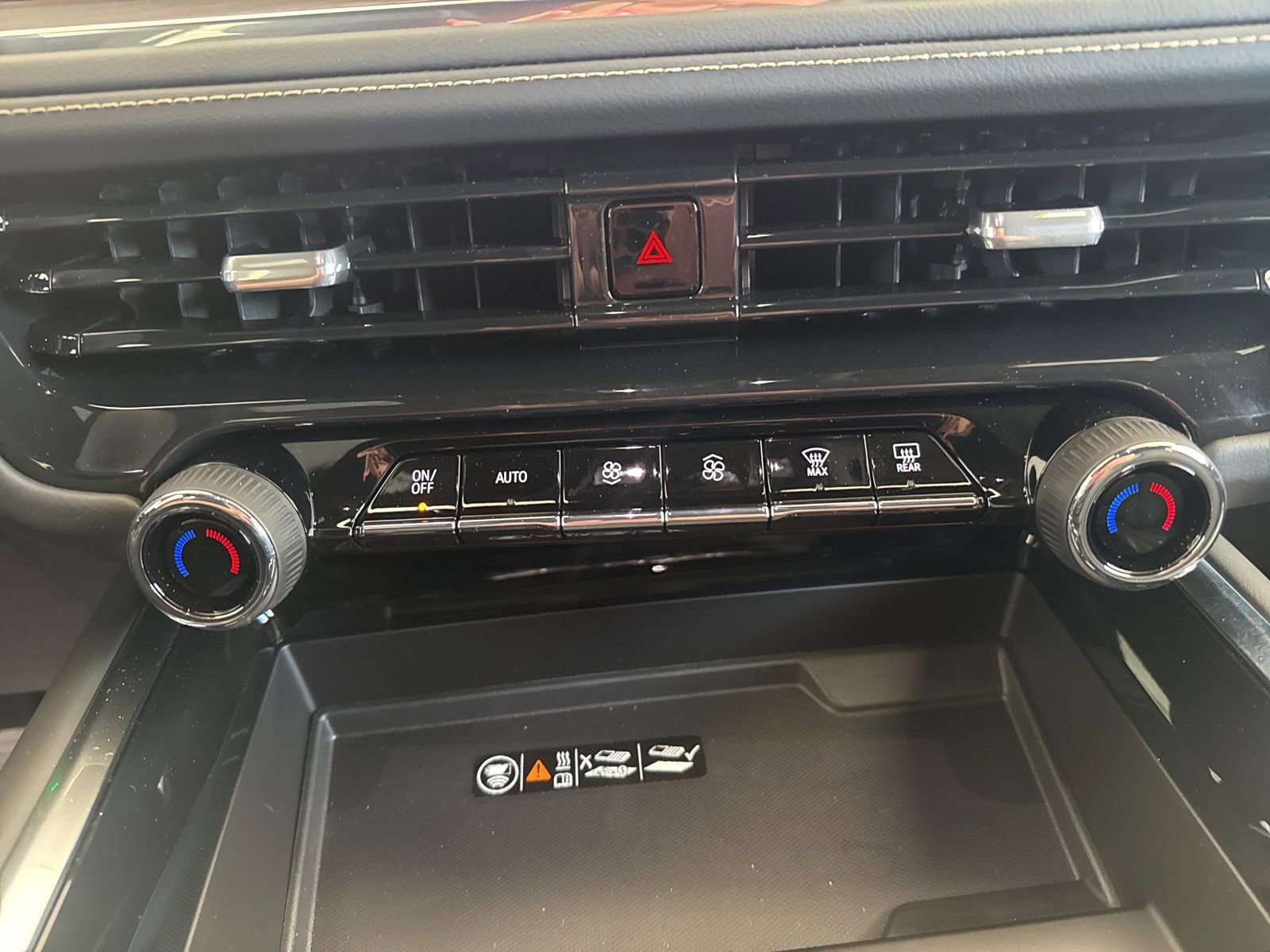 New 2025 Chevrolet Suburban Premier image 33