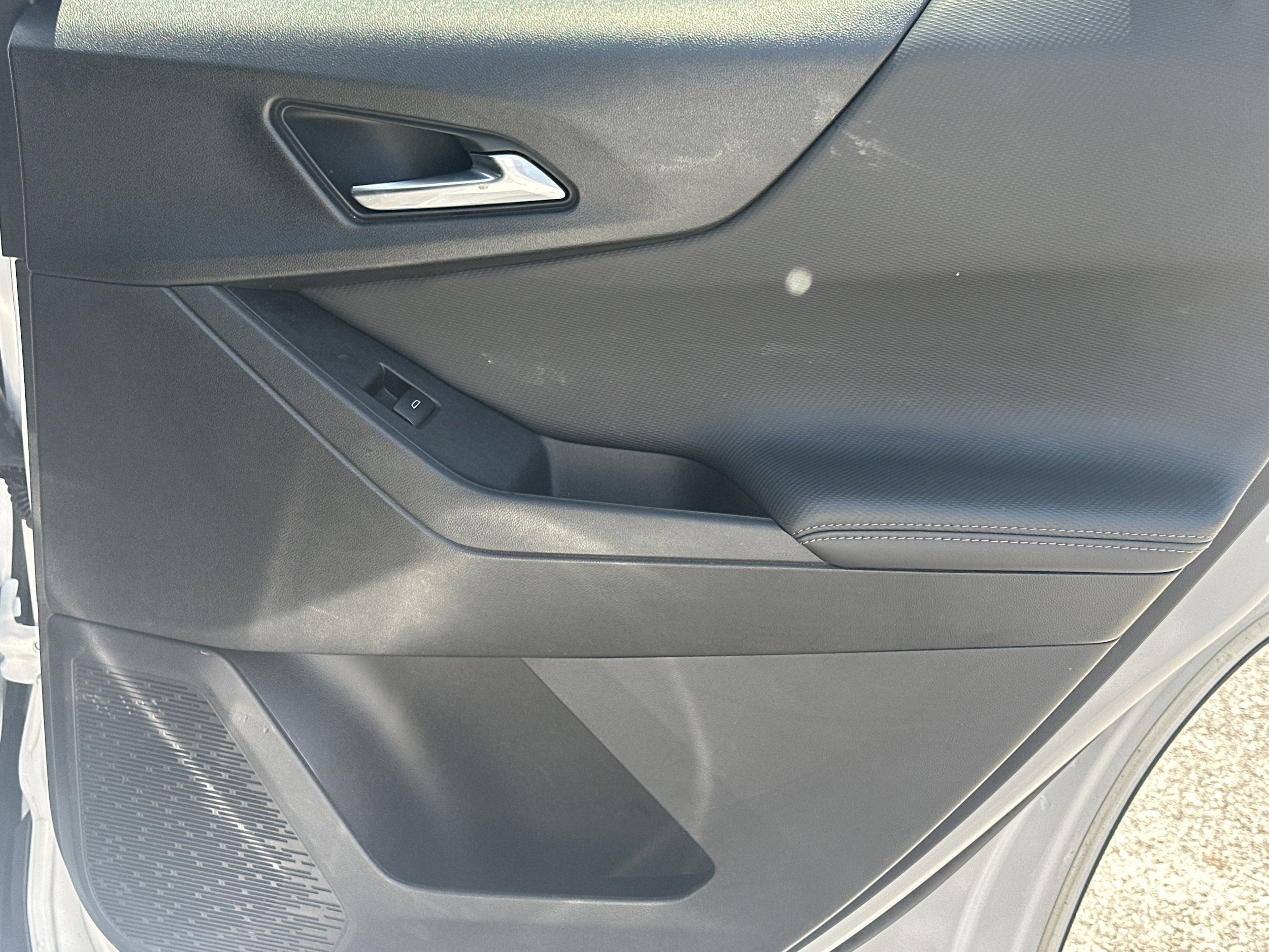 Used 2025 Chevrolet Equinox LT FWD image 16