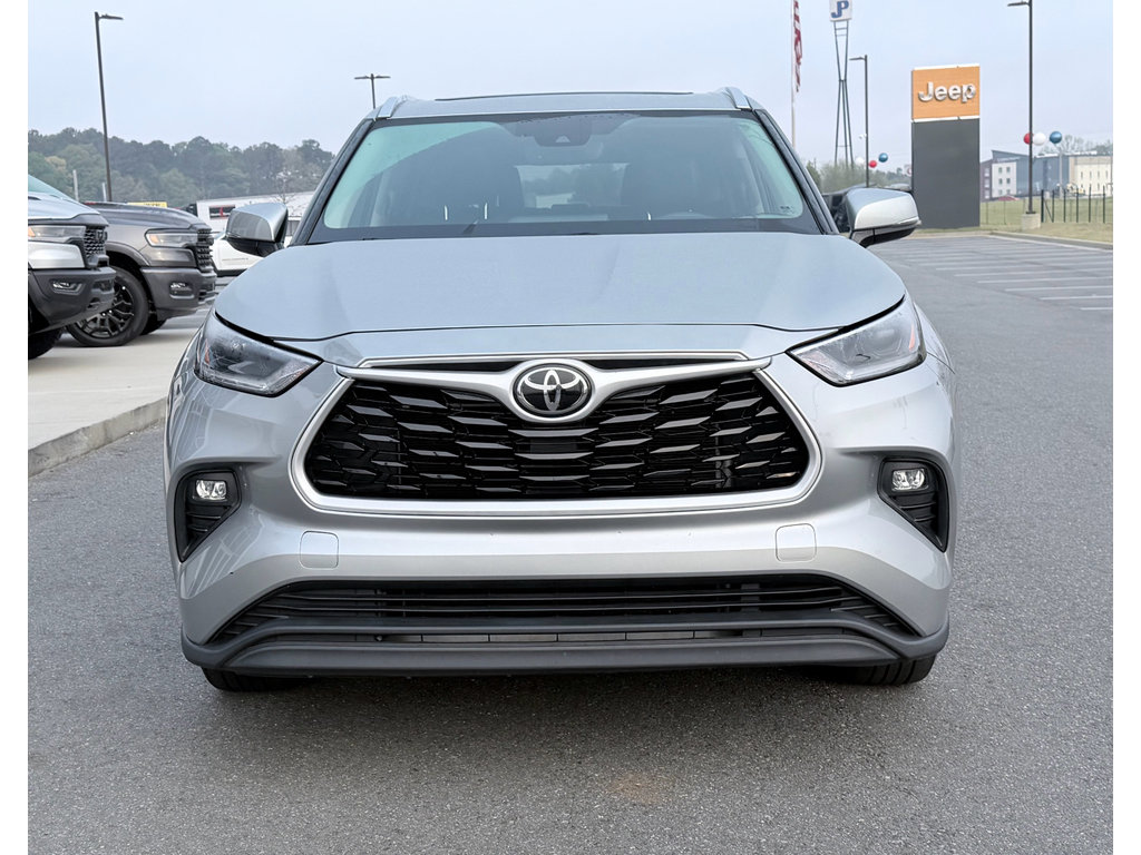 Used 2021 Toyota Highlander XLE image 3