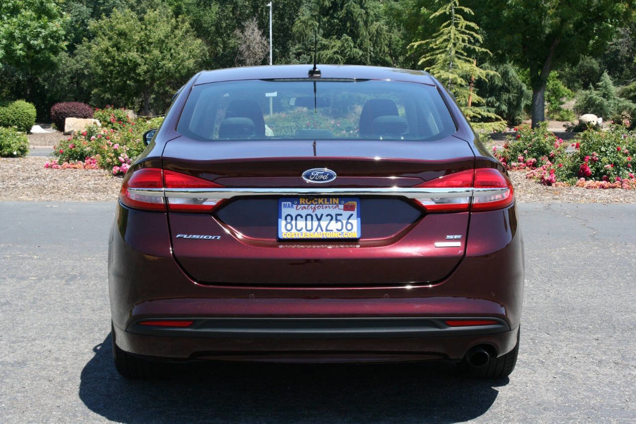 Used 2018 Ford Fusion SE w/ Fusion SE Technology Package FWD image 8
