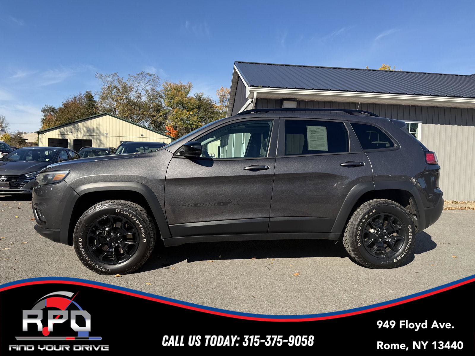 Used 2022 Jeep Cherokee Latitude w/ Sun & Sound Group AWD/4WD image 2