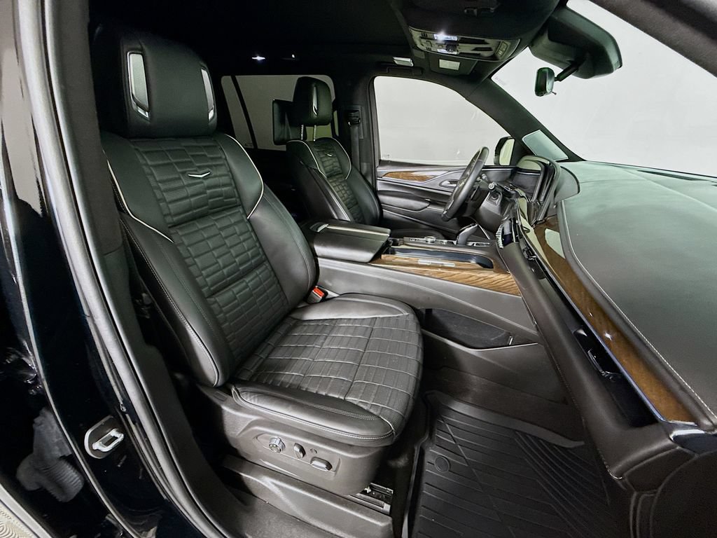 Used 2024 Cadillac Escalade ESV Sport Platinum w/ LPO, ONYX Package AWD/4WD image 31