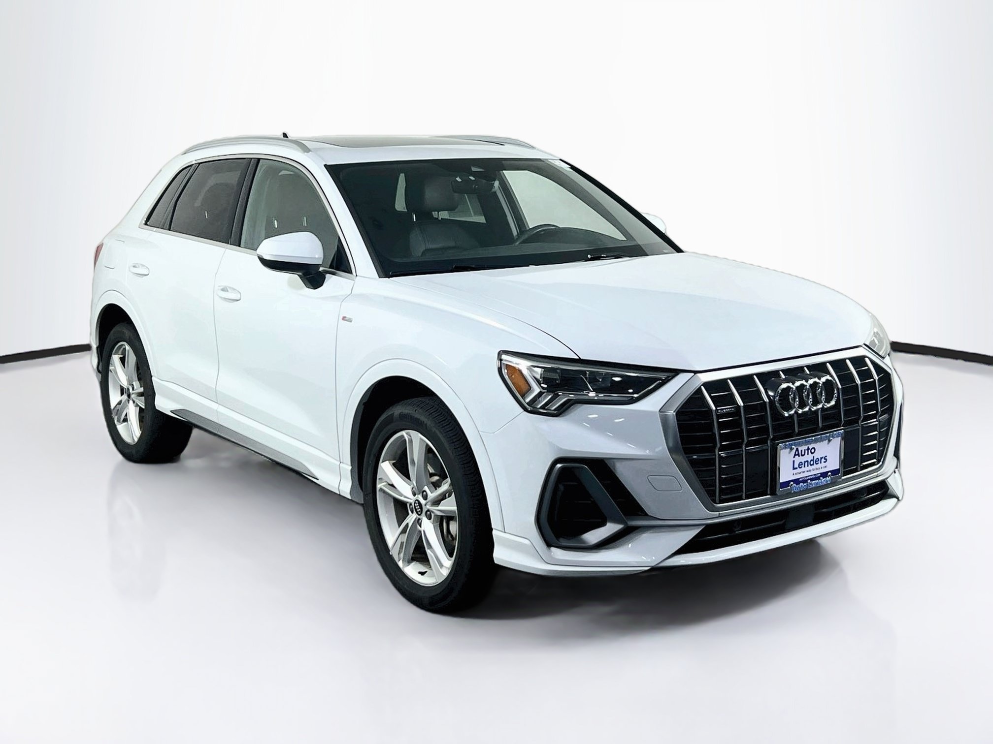 Used 2022 Audi Q3 2.0T Premium Plus w/ Premium Plus Package AWD/4WD image 3