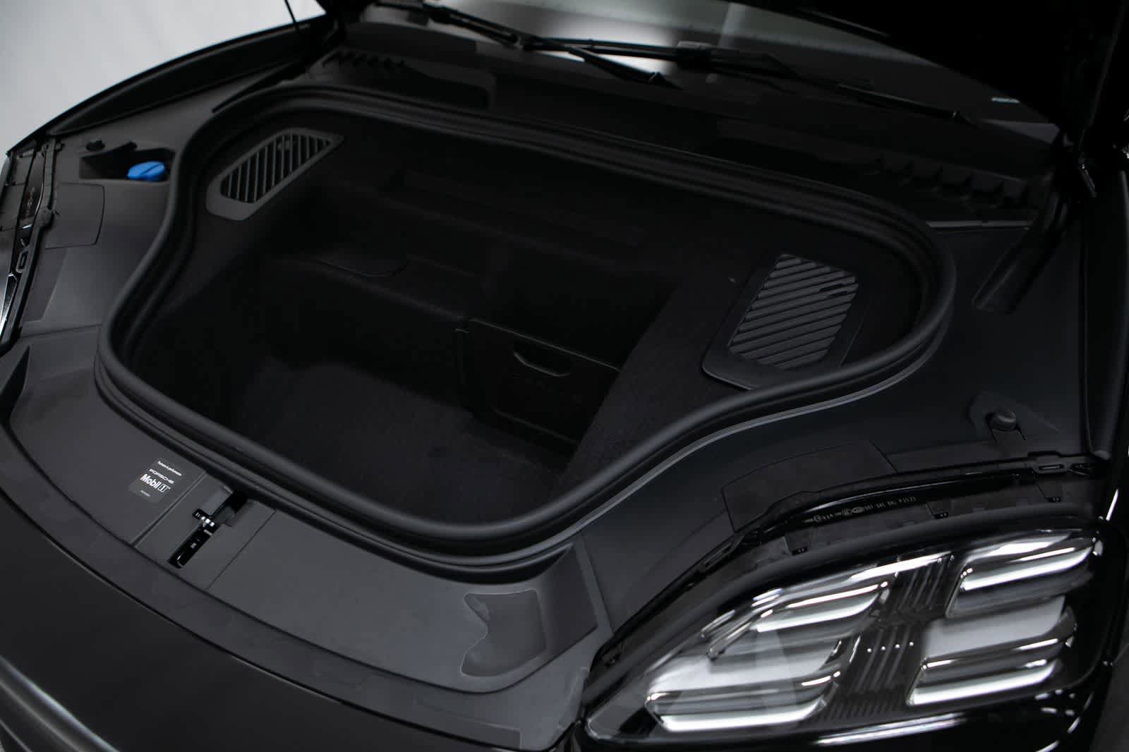 New 2026 Porsche Macan Electric RWD image 38