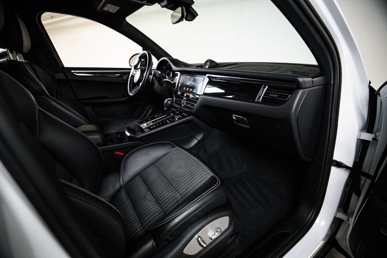 Certified 2023 Porsche Macan Turbo AWD/4WD image 28