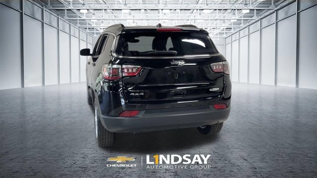 Used 2025 Jeep Compass Latitude AWD/4WD image 8
