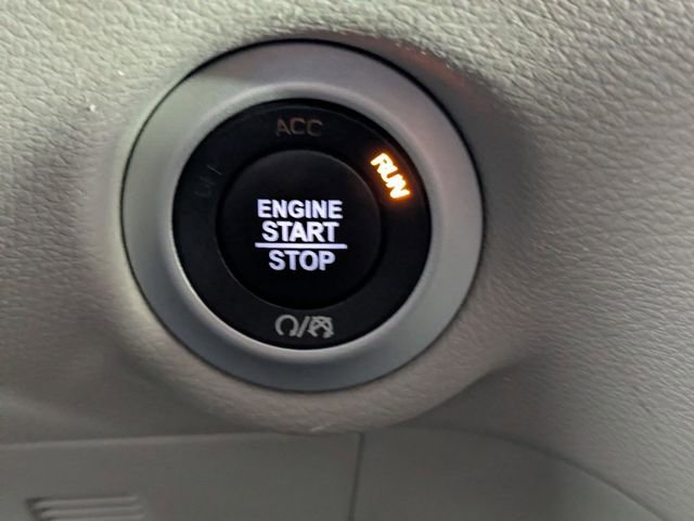 Used 2023 Chrysler Pacifica Touring-L image 19