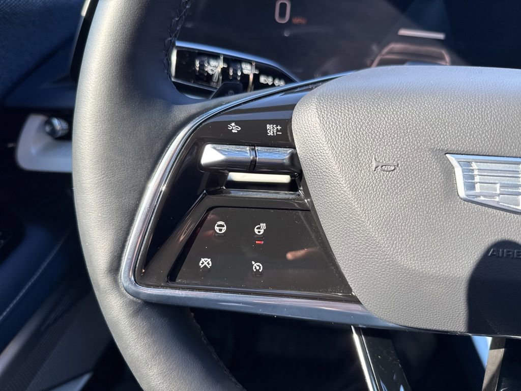 Used 2025 Cadillac Optiq Sport 2 image 27