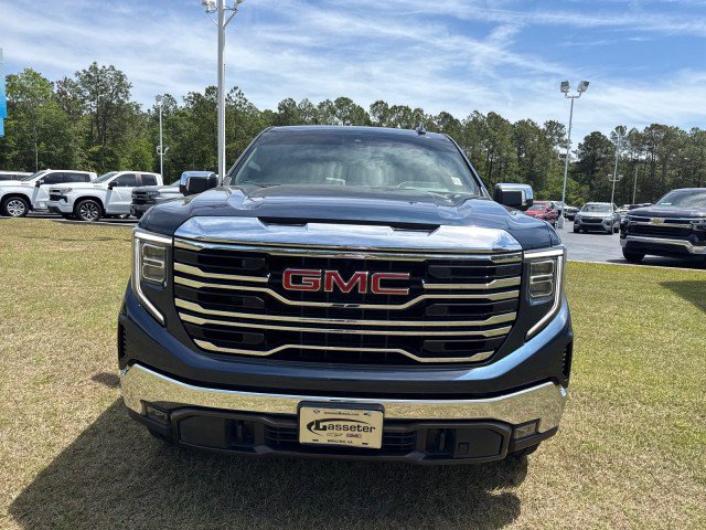 Used 2022 GMC Sierra 1500 SLT w/ SLT Premium Package AWD/4WD image 9