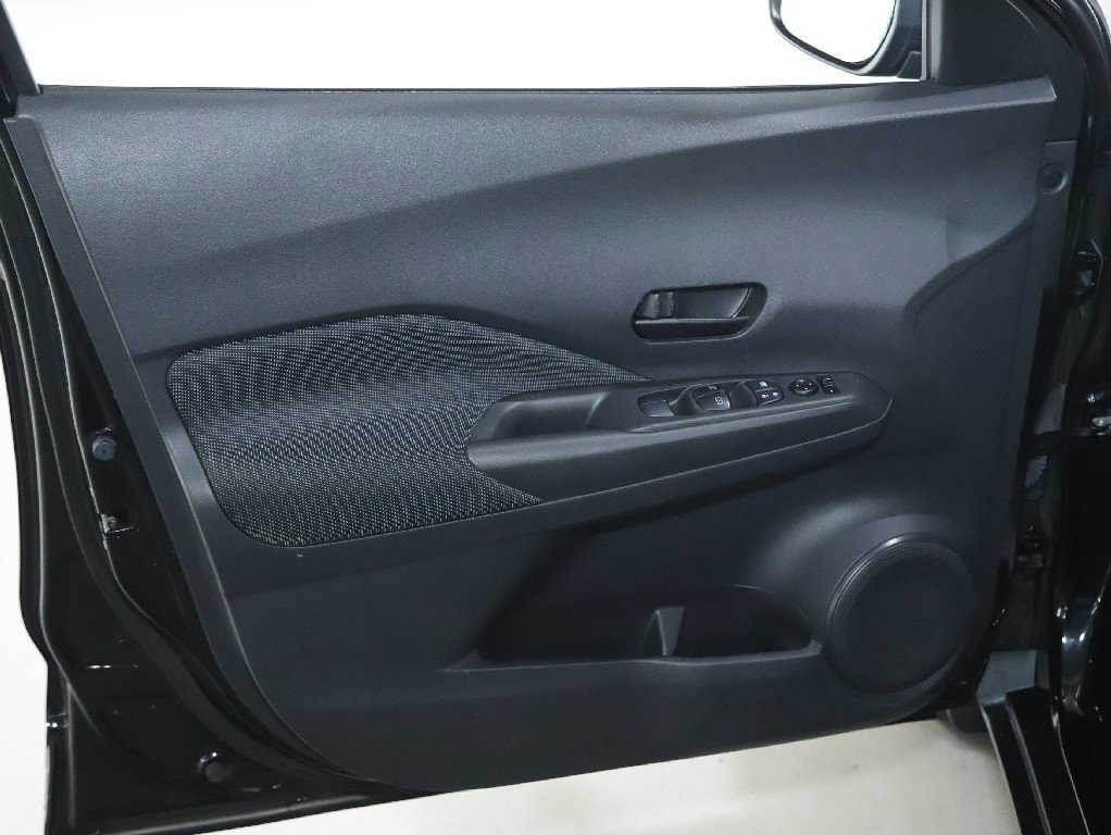 Used 2019 Nissan Kicks S image 15