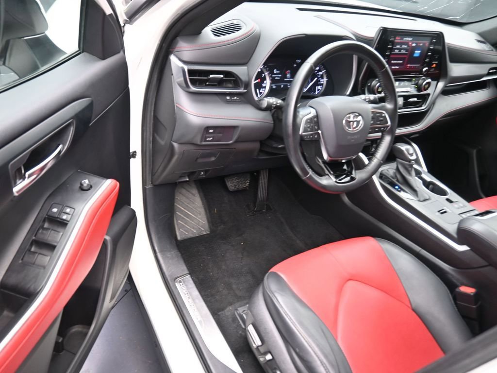 Used 2021 Toyota Highlander XSE image 12