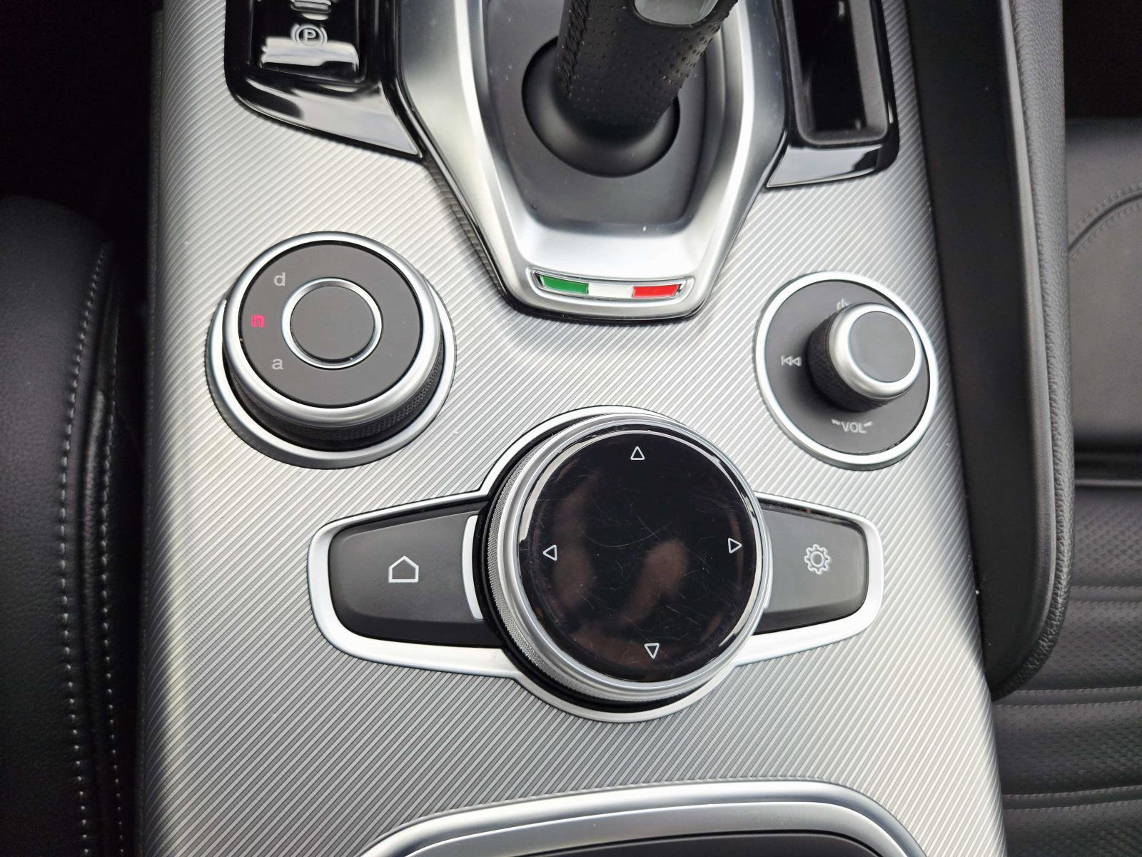 Used 2024 Alfa Romeo Giulia Veloce AWD/4WD image 35