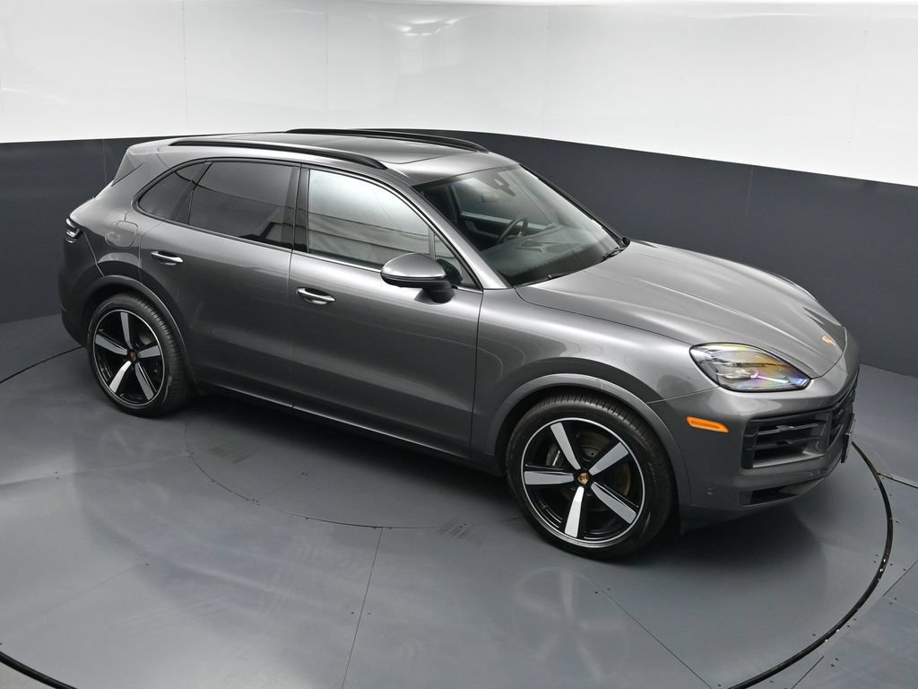Certified 2025 Porsche Cayenne AWD/4WD image 21
