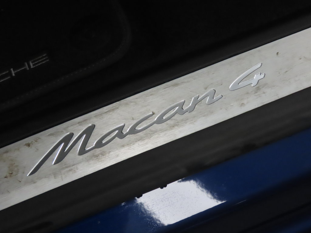 Used 2024 Porsche Macan 4 Electric AWD/4WD image 43