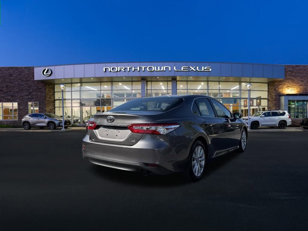 Used 2018 Toyota Camry LE image 21