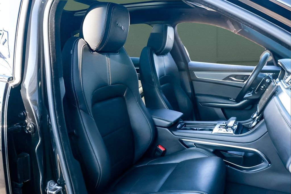 Used 2024 Jaguar F-PACE R-Dynamic S image 21