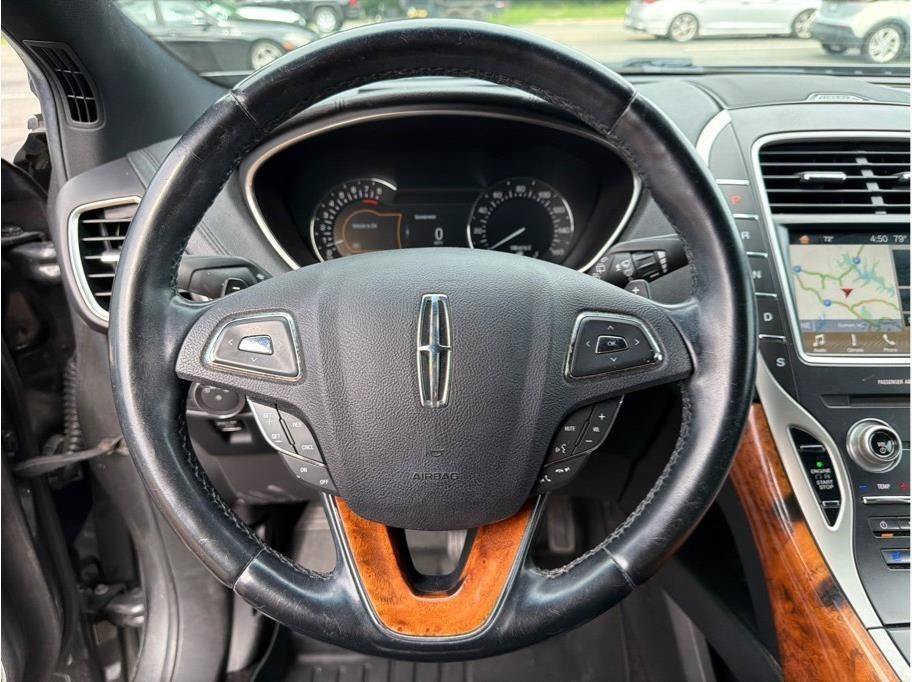 Used 2017 Lincoln MKX Reserve w/ Lincoln MKX Climate Package FWD image 16