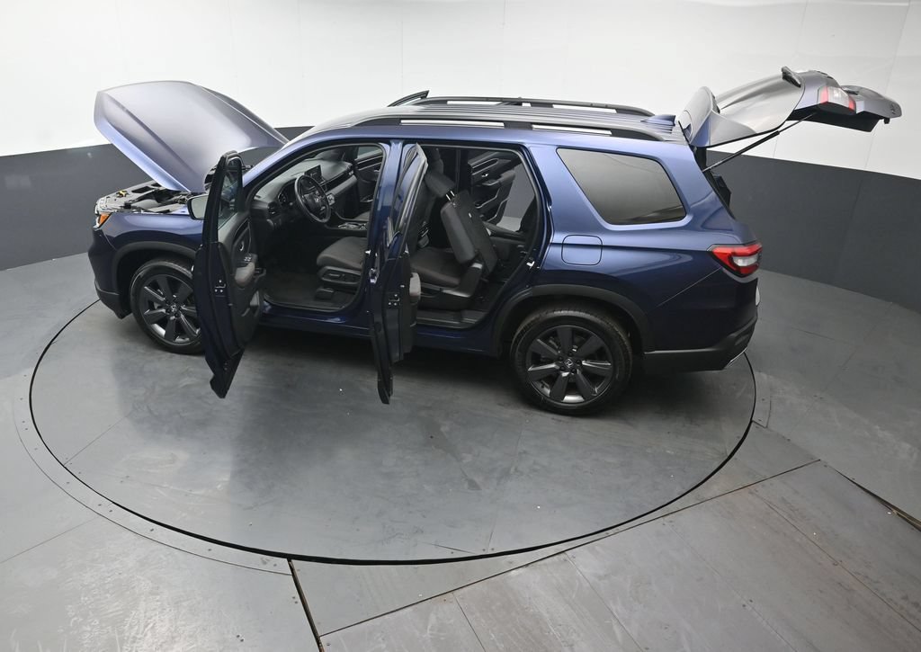Used 2025 Honda Pilot Sport image 47