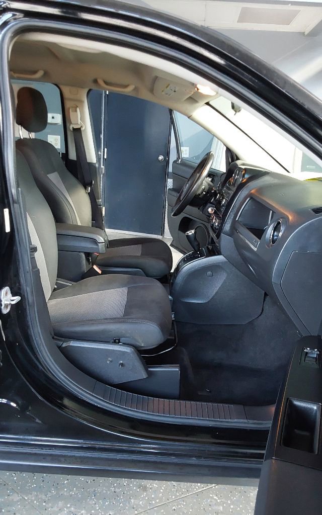 Used 2012 Jeep Compass Latitude image 12