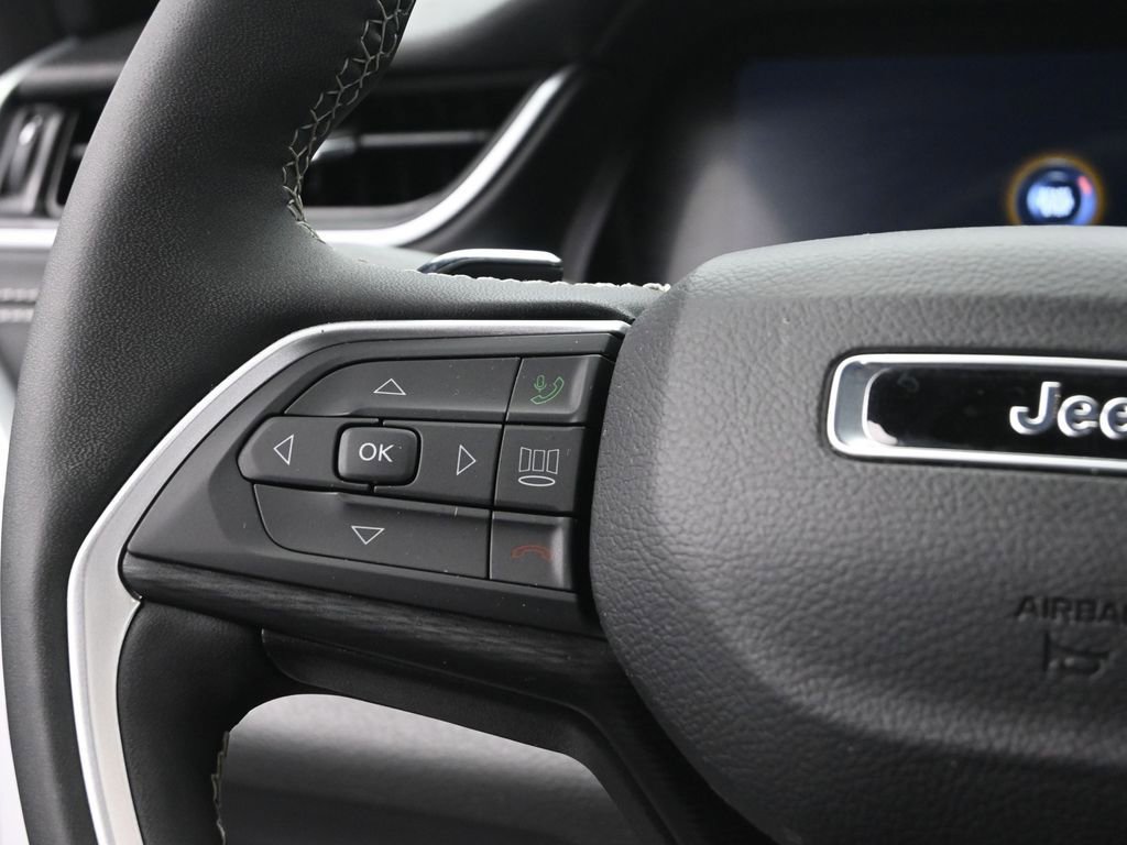 Used 2024 Jeep Grand Cherokee Laredo w/ Luxury Tech Group I image 28