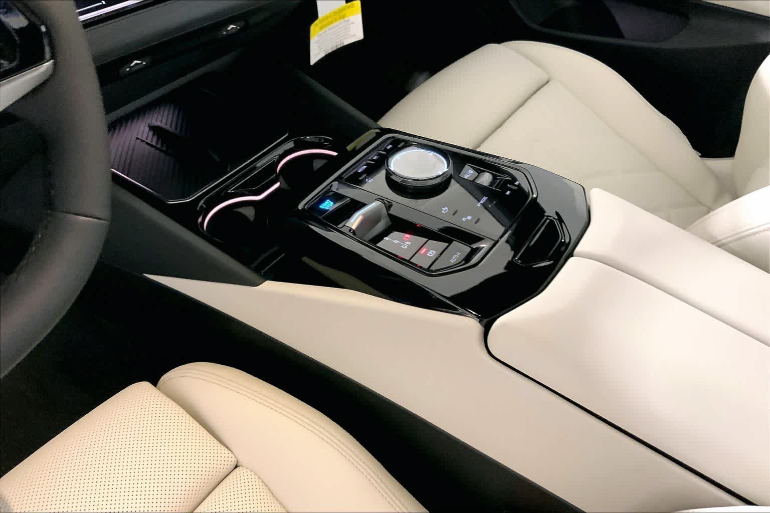 Used 2024 BMW i5 eDrive40i w/ Premium Package RWD image 7