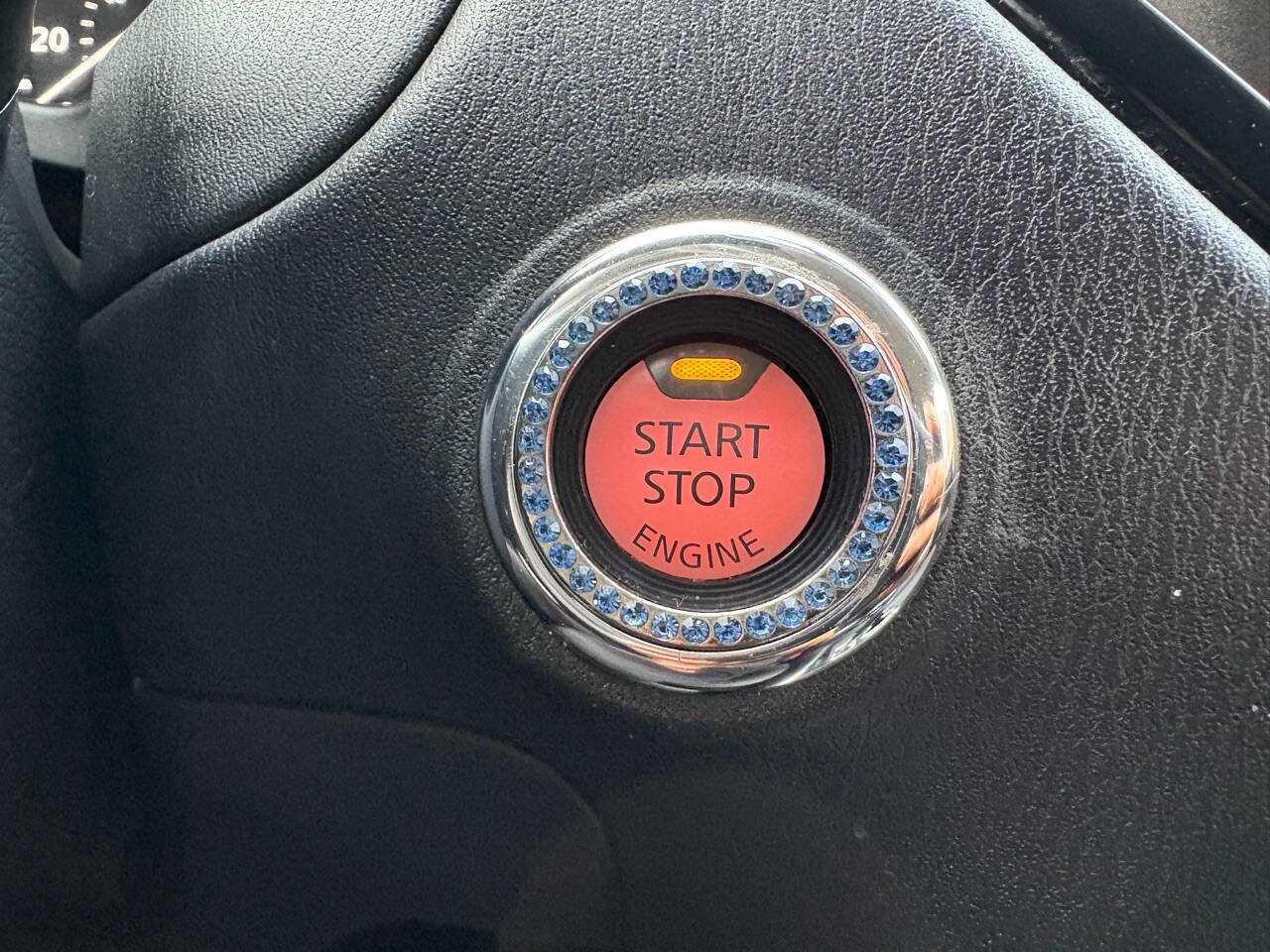 Used 2020 Nissan Pathfinder SV image 45