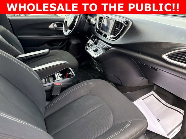Used 2018 Chrysler Pacifica Touring Plus w/ S Appearance Package image 17