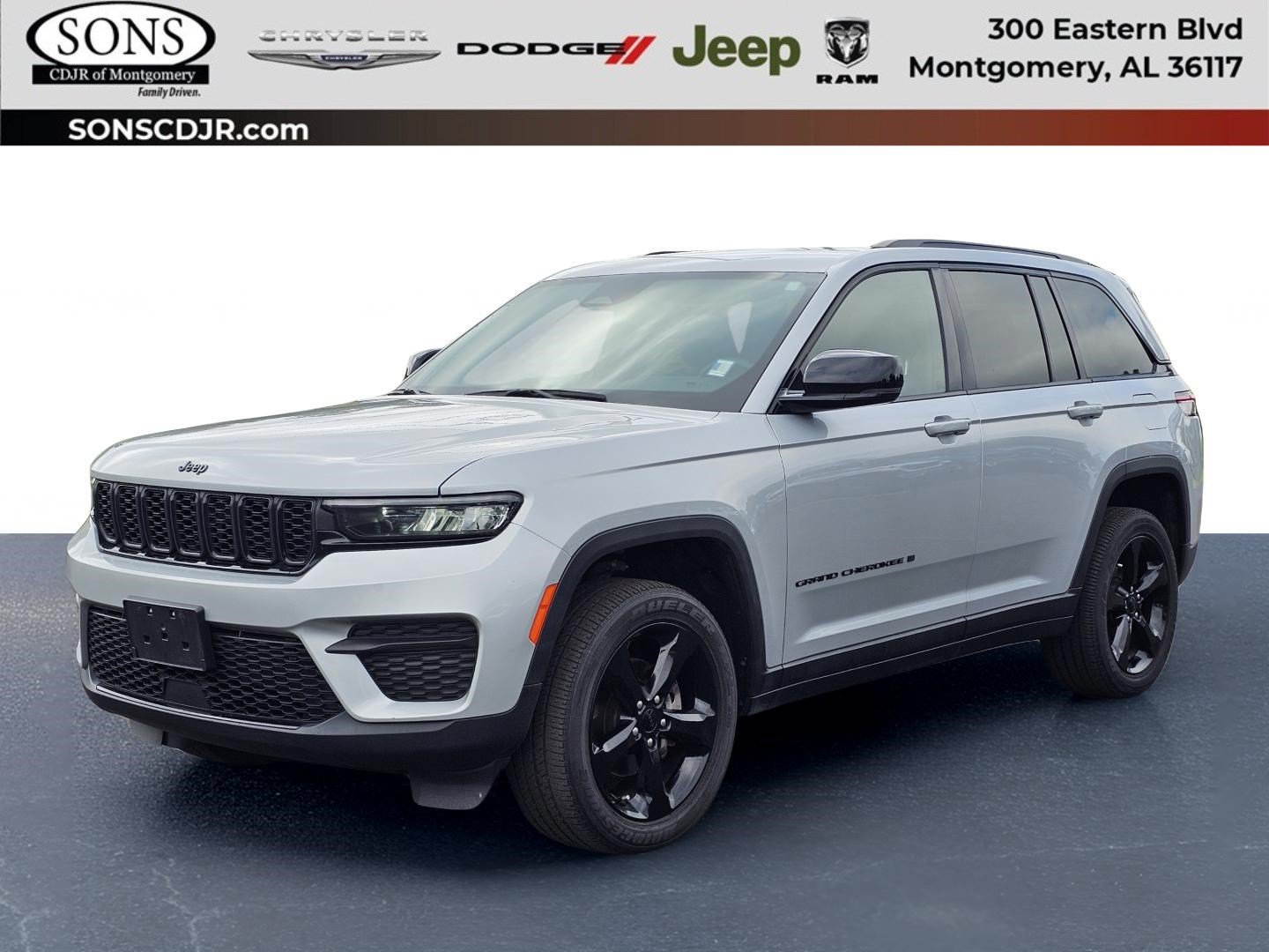 Used 2023 Jeep Grand Cherokee Altitude AWD/4WD image 1