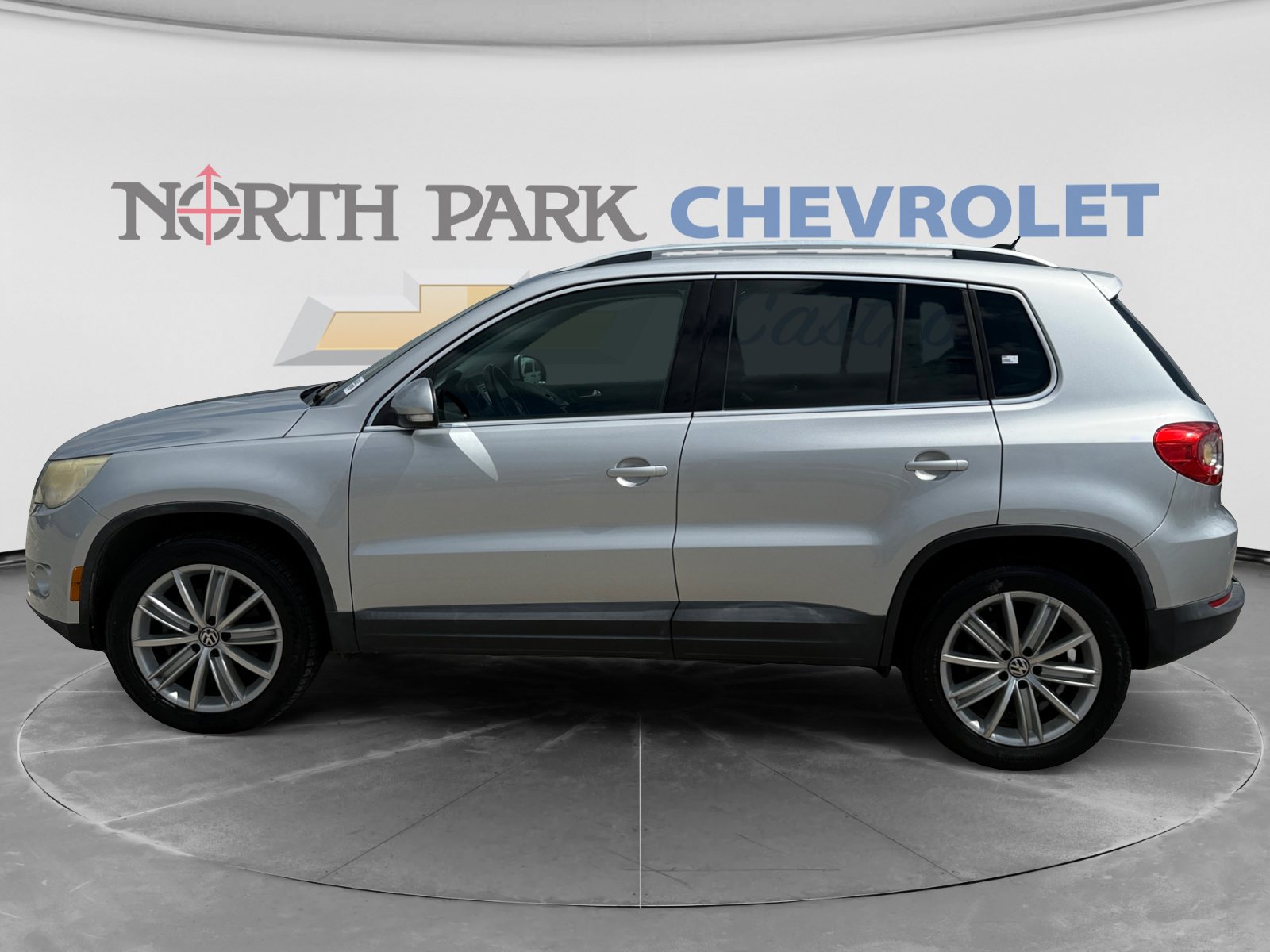 Used 2011 Volkswagen Tiguan 2WD image 8