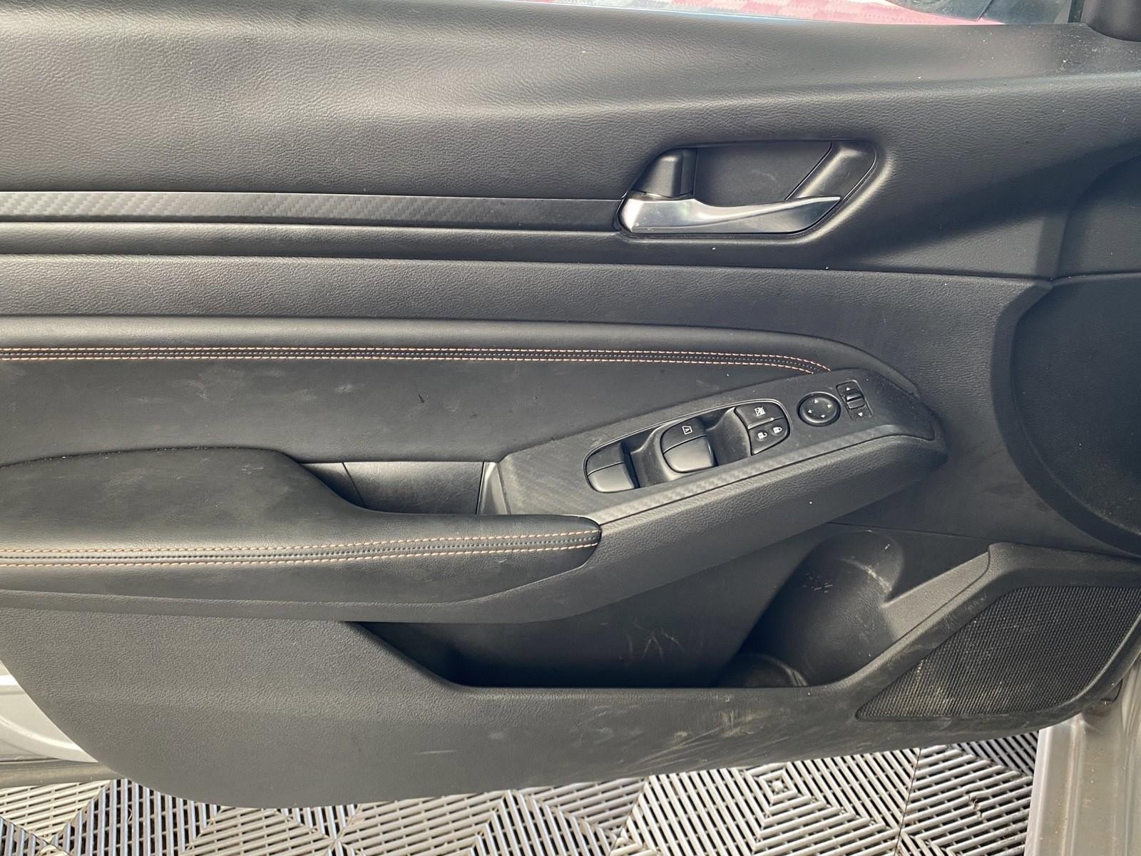 Used 2019 Nissan Altima 2.5 SR AWD/4WD image 16