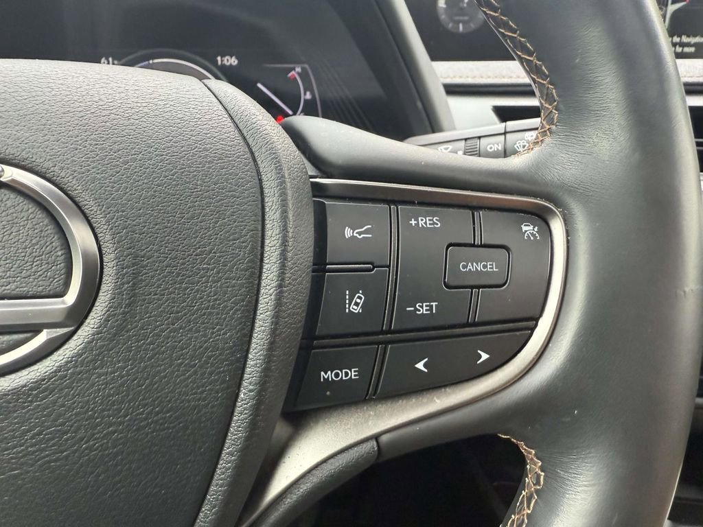 Used 2020 Lexus UX 250h w/ Premium Package AWD/4WD image 21