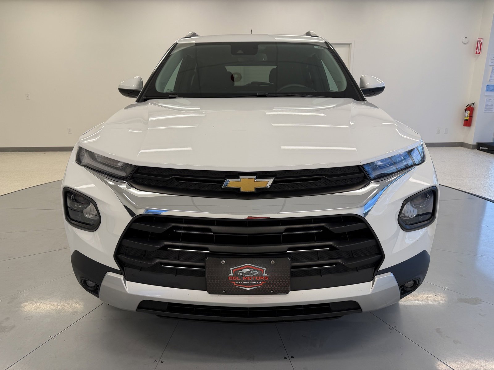 Used 2021 Chevrolet TrailBlazer LT w/ Convenience Package image 2
