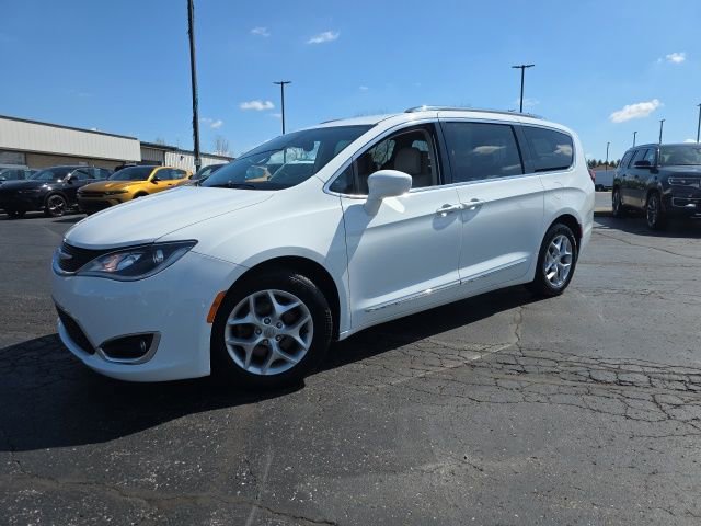 Used 2017 Chrysler Pacifica Touring-L Plus w/ Tire & Wheel Group image 3