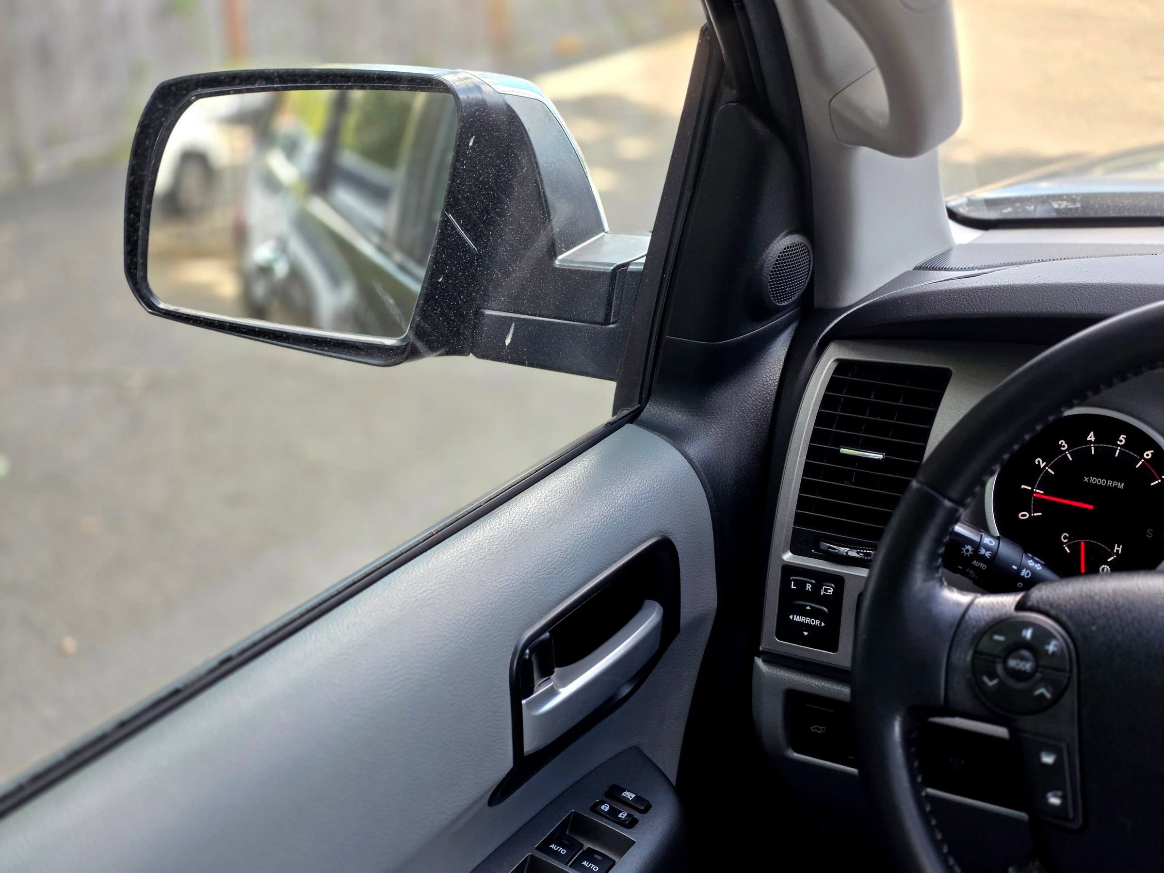 Used 2011 Toyota Sequoia Limited AWD/4WD image 23