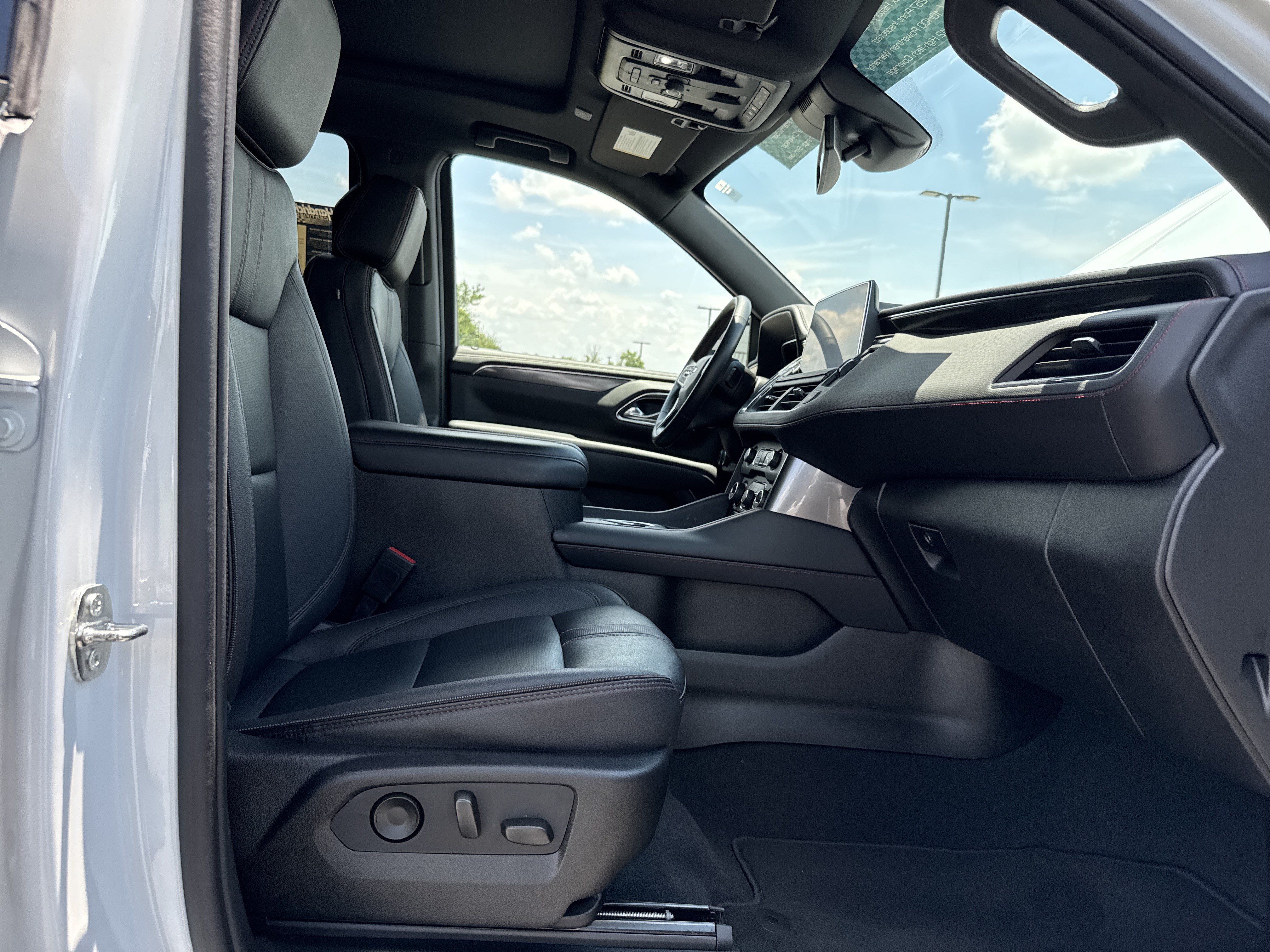 Used 2023 Chevrolet Tahoe RST w/ Luxury Package AWD/4WD image 34